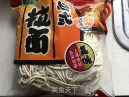 Make Curry curry and pork noodles step 2