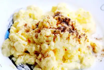 Make American fried eggs step 5