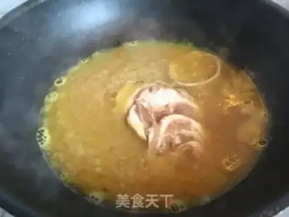 Make Curry curry and pork noodles step 8