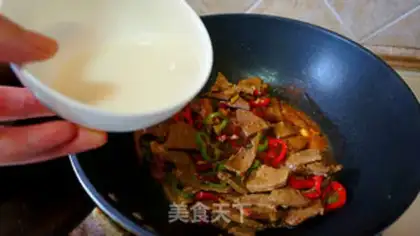 Make Curry curry and pork noodles step 10