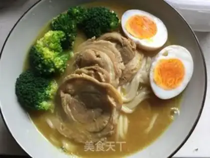 Make Curry curry and pork noodles step 11