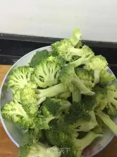 Make Shrimp fried broccoli step 0
