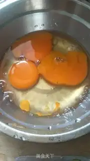 Make Pyramid eggs step 1