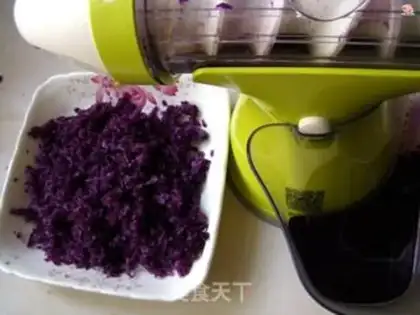 Make Three-coloured powders and fish leaks step 7