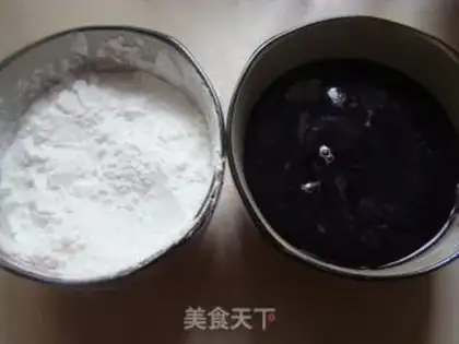 Make Three-coloured powders and fish leaks step 8