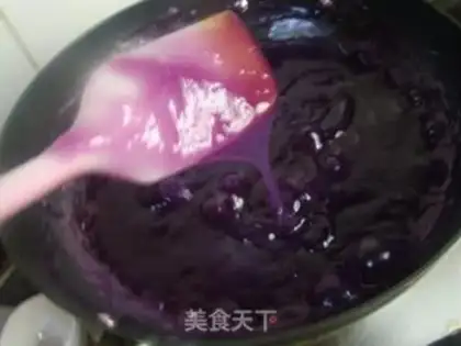 Make Three-coloured powders and fish leaks step 10