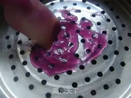 Make Three-coloured powders and fish leaks step 12