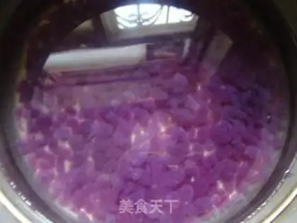 Make Three-coloured powders and fish leaks step 13