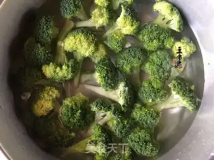 Make Oily broccoli step 1