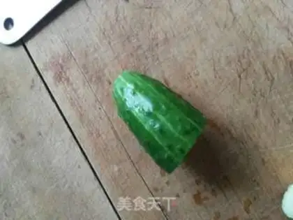 Make cucumber flowers step 1