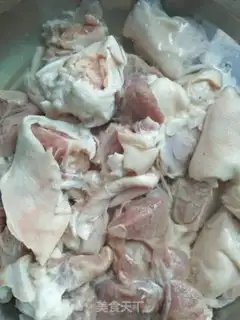 Make Clear the pig hoof soup step 0