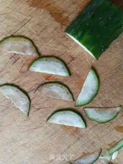 Make cucumber flowers step 3