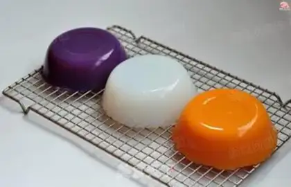 Make Three-coloured powders and fish leaks step 22