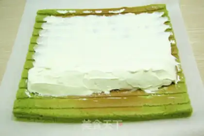 Make Big Mac Loop Cake roll step 9