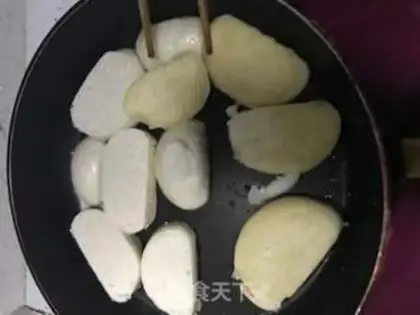 Make Dry old noodles step 2