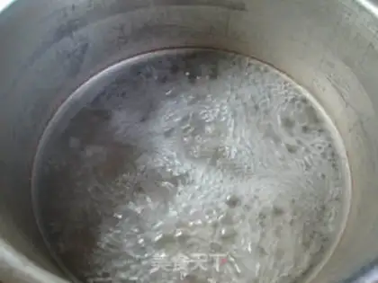 Make Porridge of rice in eggs and ribs step 4