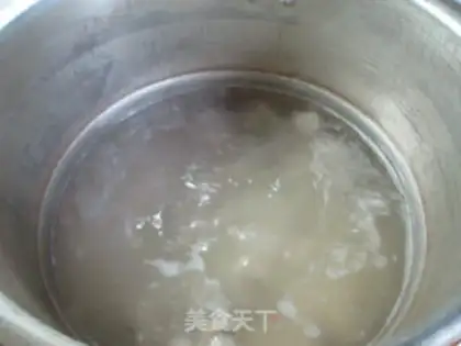 Make Porridge of rice in eggs and ribs step 5