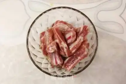 Make Tomato sauce ribs step 1
