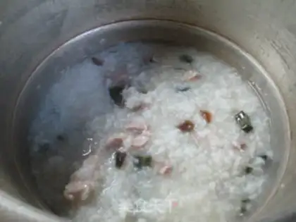 Make Porridge of rice in eggs and ribs step 8