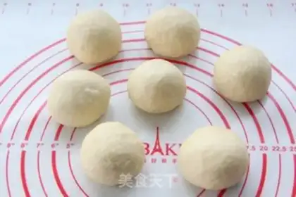 Make Ice-fire pineapple bun step 4