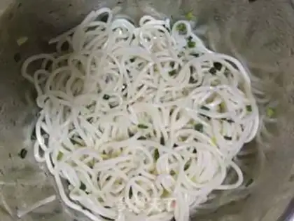 Make Quick-hand noodles step 1