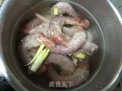 Make Spicy chicken chicken claws step 0