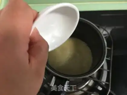Make Light salt caramel banana sandwich step 4