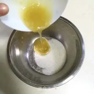 Make Honey-free cake step 1