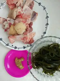 Make Sea hog hoof soup step 0