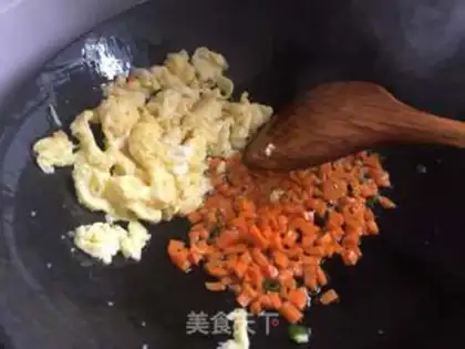 Make Onion egg fried rice step 3
