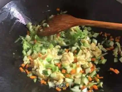 Make Onion egg fried rice step 4