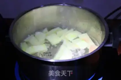 Make Watermelon fish soup step 1