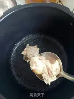 Make Sea hog hoof soup step 4