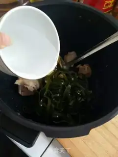 Make Sea hog hoof soup step 7