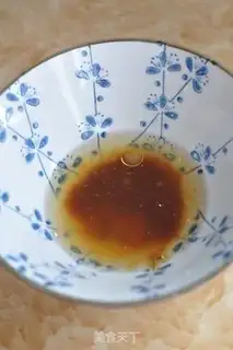 Make Five flowers with spicy noodles step 7