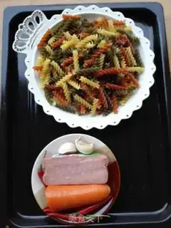 Make Spicy carrot ham and pasta step 0