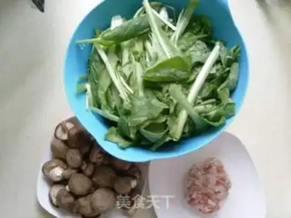 Make Little cabbage mushroom pork dumplings step 0