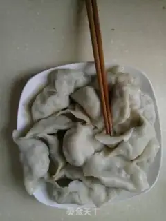 Make Little cabbage mushroom pork dumplings step 6