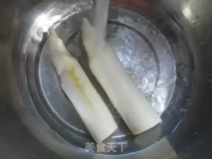 Make ♪ Burn the melon white ♪ step 1