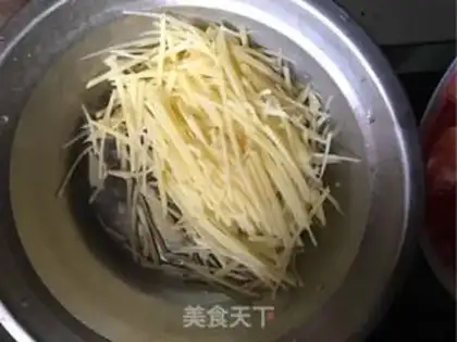 Make Tomato fried potatoes step 1
