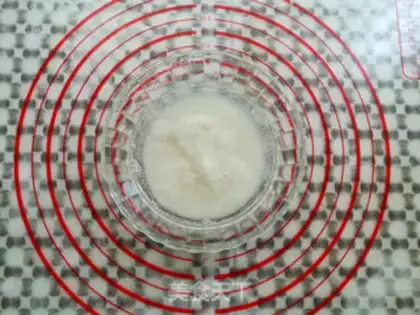 Make Red sugar ice powder step 1