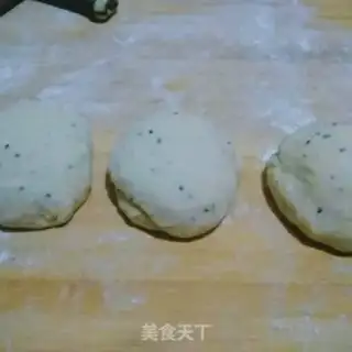 Make Black-sesame cream toast step 4