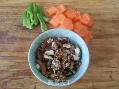 Make walnut fried fish balls step 1