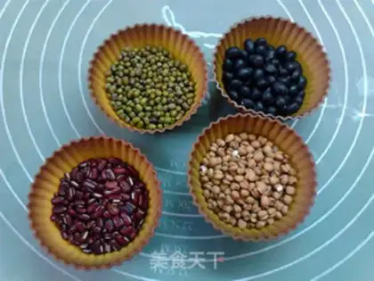 Make Three beans of rice congee step 0