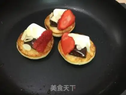 Make Chocolate strawberry marshmallow sandwich step 3