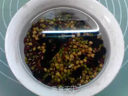 Make Three beans of rice congee step 1