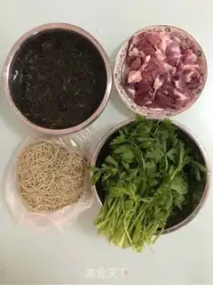 Make Sour and lamb green bean noodles step 0