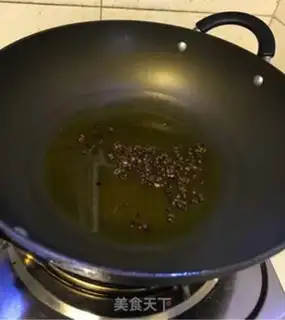 Make Sour and lamb green bean noodles step 2