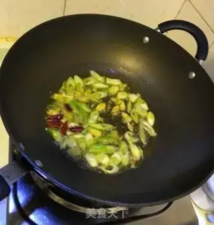 Make Sour and lamb green bean noodles step 3
