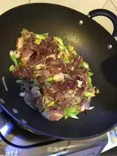 Make Sour and lamb green bean noodles step 4